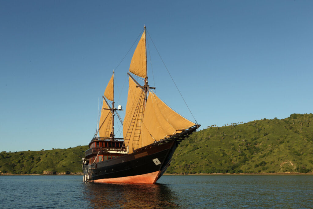 Staying Safe on a Liveaboard: Important Precautions to Take